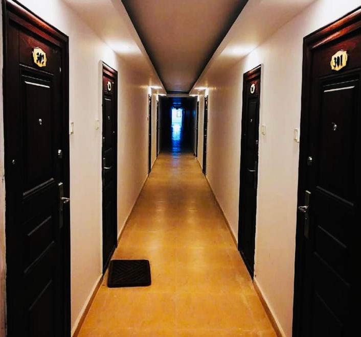 Garsonierele Alexandru Appartement Saturn Buitenkant foto